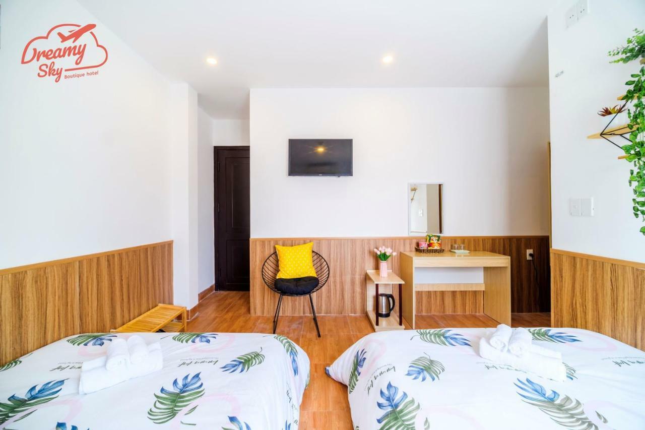 Khách sạn Dreamy Sky - Nhỏ Hướng Sân Bay 2*